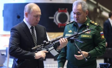 Gli inglesi: Putin troverà un pretesto per invadere l'Ucraina. In ballo il 'no' ai missili americani, ma anche uranio, titanio, manganese, gas e grano