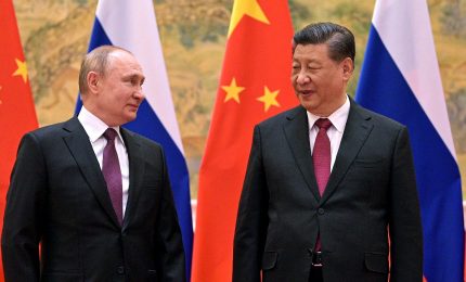 Guerra in Ucraina: Cina e Russia sempre pi&ugrave; forti (senza problemi di petrolio, gas e grano) mentre l'Occidente liberista &egrave; con il culo a terra