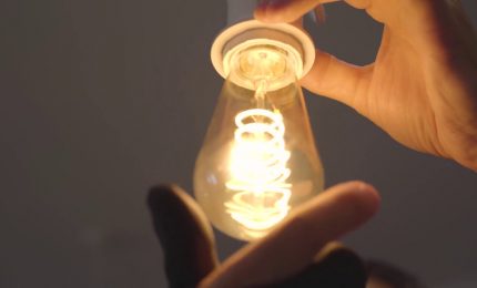 Caro bollette, 4 mln di famiglie in difficolt&agrave;