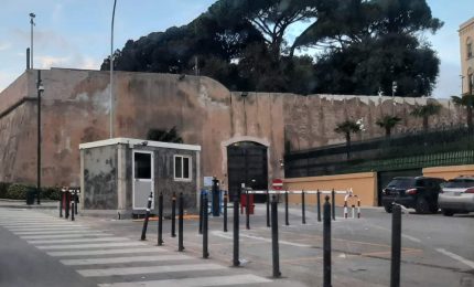 Palermo, spunta un manufatto davanti il Palazzo Reale: installazione provvisoria o permanente?