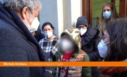 Emiliano accoglie i primi profughi ucraini: "La Puglia &egrave; casa vostra&rdquo;