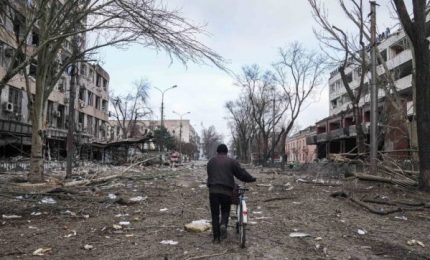 Il trionfo della disinformazione: la strage del teatro di Mariupol bombardato è stata inventata di sana pianta!