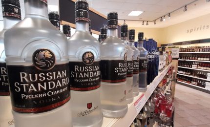 In Finlandia e in Svezia non bevono più vodka russa