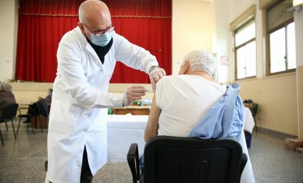 Covid, al via in Sicilia prenotazioni della 4^ dose di vaccino per over 80