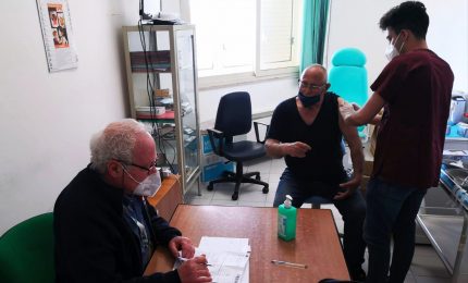 Vaccinazioni a Lampedusa, quarta dose per l&rsquo;83enne Salvatore