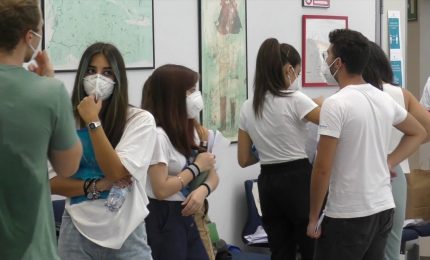 Mascherine s&igrave;, mascherine no. Per i giovani siciliani ancora un enigma