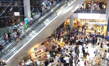 Rallentano i consumi, pesano inflazione e guerra