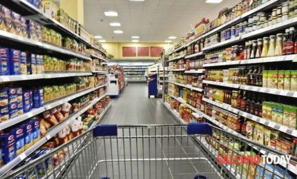 Il Codacons denuncia la nuova trovata per fregare i consumatori: la Shrinkflation, ovvero confezioni che contengono meno prodotto