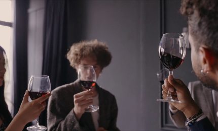 Vino, per i giovani meno eccessi e pi&ugrave; qualit&agrave;