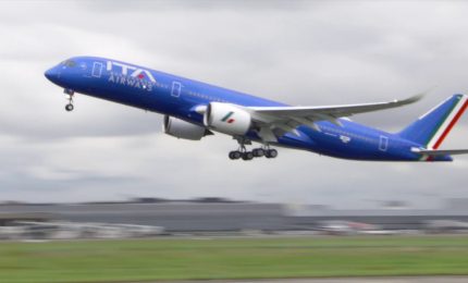 ITA Airways, il primo volo dell&rsquo;Airbus A350 con livrea azzurra