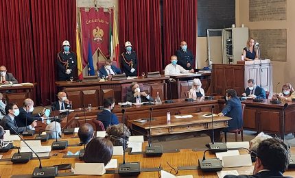Nuova farsa al Comune di Palermo: i consiglieri comunali pur essendo maggioranza contro il sindaco non 'bocciano' il Piano di riequilibrio...