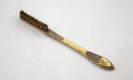 La storia dello spazzolino da denti dalla dinastia Tang ai nostri giorni
