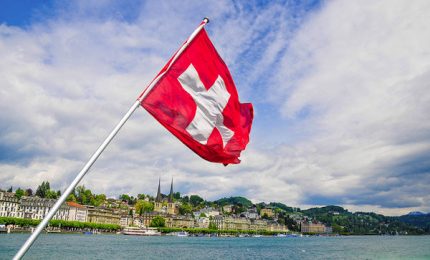 La Svizzera ha bloccato l'esportazione di armi tedesche in Ucraina/ SERALE