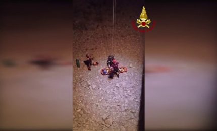 Donna cade nell'Arno a Firenze, salvata da vigili del fuoco