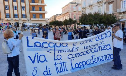 Il flash mob di Siracusa per dire "No" alla privatizzazione dell'acqua e di altri servizi