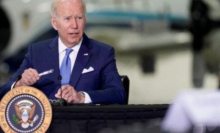 Biden stanzia 6 miliardi di dollari per gli agricoltori americani in crisi. Produzione di grano record in Russia