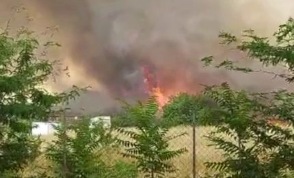 Incendio a Roma, case evacuate e intossicati