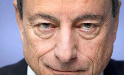 Draghi offre la testa dell'Italia all'Unione europea dell'euro. Come salvarsi? Uscendo dalla Ue