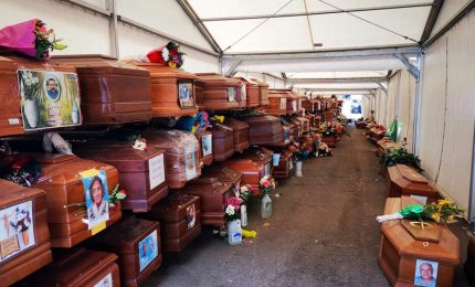 Elezioni a Palermo "capitale" di niente: delirio-cimitero dei Rotoli, monnezza buttata dai balconi e mafia stracciona