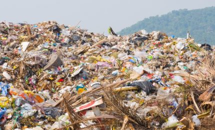 Sulla gestione dei rifiuti in Sicilia la mafia più forte di Stato e Regione. Sanità siciliana derubata/ MATTINALE 680