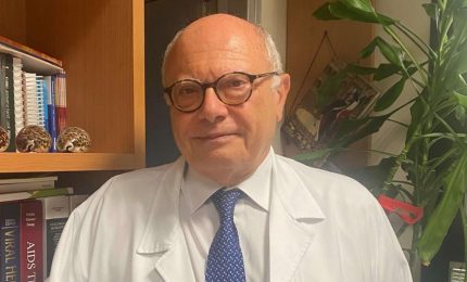 Covid, l'ammissione del professore Galli: alcuni effetti indesiderati potrebbero essere stati innescati dalle vaccinazioni