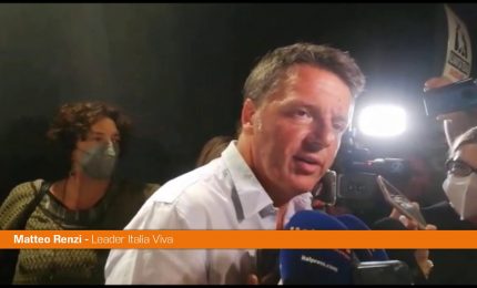 Renzi "Il reddito di cittadinanza &egrave; uno scandalo"