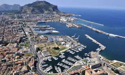 Ridare il mare a Palermo 'ridisegnando' l'attuale porto obsoleto, limitato nella spazio e privo di ossigenazione delle acque