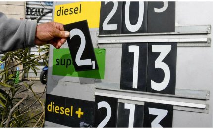 Il prezzo delle benzina in Italia è il più caro d'Europa (peggio di noi solo la Grecia)/ SERALE