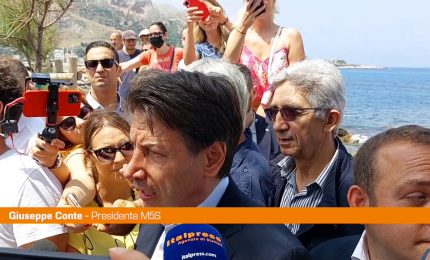 Conte "Indegno pensare di rimuovere il reddito di cittadinanza"