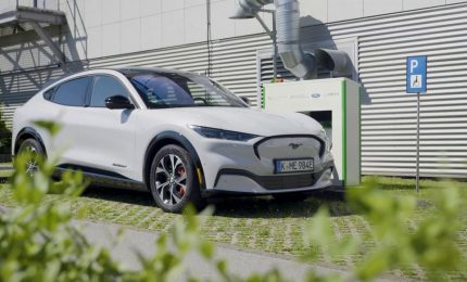 Da Ford un prototipo di stazione di ricarica robotizzata