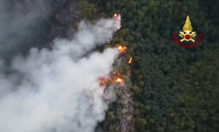 Incendio Massarosa: Bruciati 560 ettari, in arrivo altro Canadair