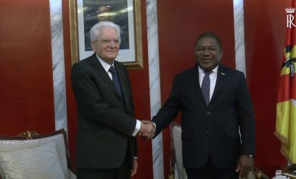 Mattarella ricevuto dal presidente del Mozambico