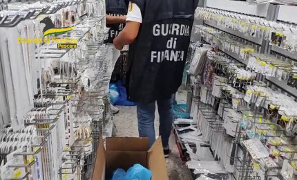 Pescara, Gdf sequestra 50mila pezzi bigiotteria contraffatta