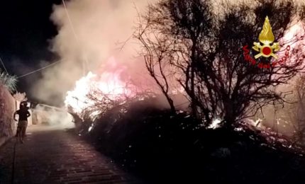 Incendi in Sicilia, roghi a Lipari, Palermo e nel trapanese