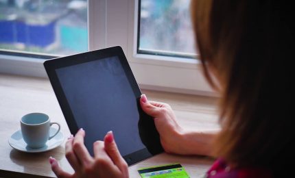 Banche, per accedere ai servizi l&rsquo;88% dei clienti usa pi&ugrave; canali