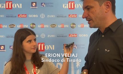 Intervista al sindaco di Tirana: "Giovani viaggiate, vi far&agrave; crescere"