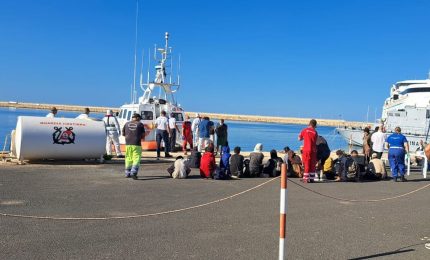 Morti di fame sei migranti su un barcone, altri 26 sono sbarcati a Pozzallo
