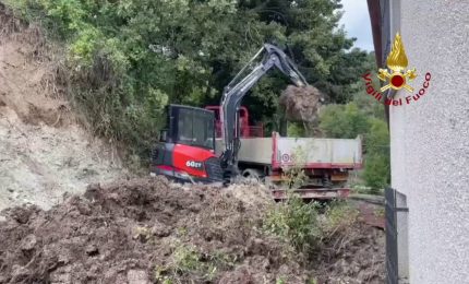 Nelle Marche prosegue il lavoro per liberare le strade dai detriti
