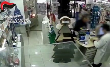 Medico fa ricette oppiacei a pazienti ignari, 12 arresti per droga