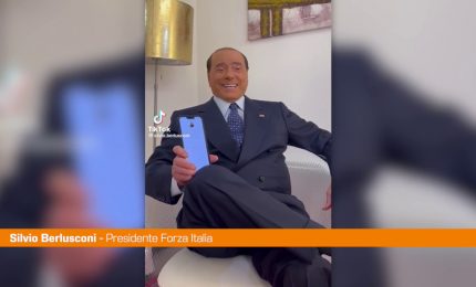 Berlusconi "La barzelletta fa bene, &egrave; terapeutica"