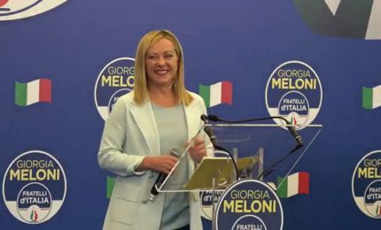 Stravince Giorgia Meloni prima donna italiana a ricoprire l'incarico di Presidente del Consiglio dei Ministri/ MATTINALE 795