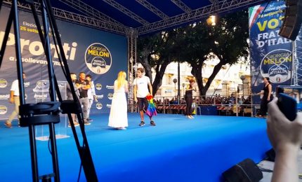 Meloni contestata da attivista "Rispetto chi difende ci&ograve; in cui crede"