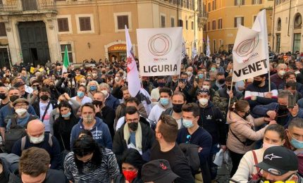 Protesta dei ristoratori davanti la sede dell'ENI. Esposto alla Magistratura contro la speculazione. Sospensione dei pagamenti delle bollette?