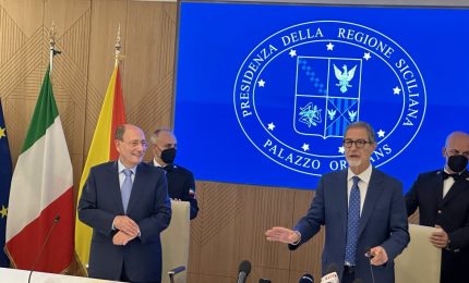 Schifani si insedia a Palazzo d&rsquo;Orleans, passaggio di consegne con Musumeci