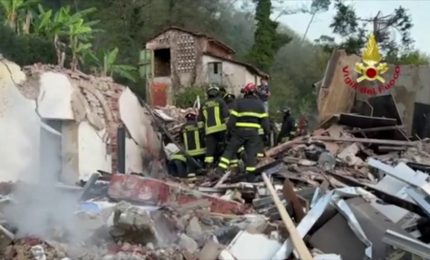 Esplosione di una palazzina a Lucca, due morti