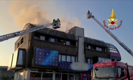 A fuoco la copertura di un'attivit&agrave; commerciale a Castelfranco Veneto