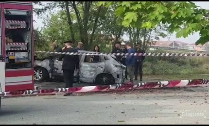 Trovato cadavere carbonizzato in un'auto nel Torinese