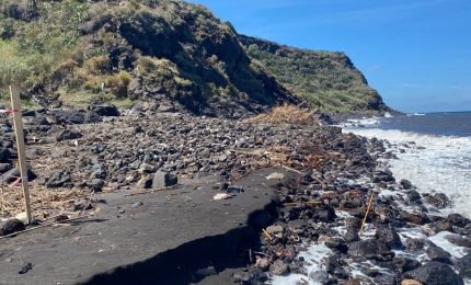 Così, per curiosità: che ci fa una discarica nell'Isola di Stromboli?