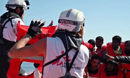 Immigrazione, nuovo salvataggio per la Geo Barents. Le immagini