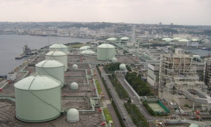 Rigassificatori nel mirino dei terroristi con rischio di migliaia di morti se realizzati nelle aree abitate. I rischi delle navi metaniere